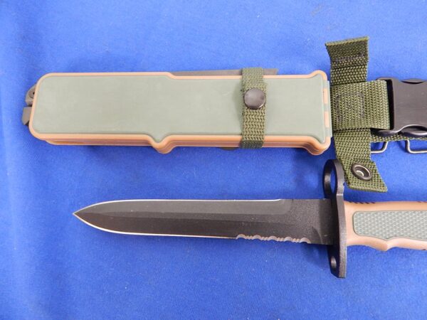 Camillus CAM1A1 Prototype XM8 Rifle Bayonet - Image 2