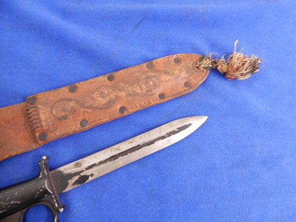 US WWII Everitt Knuckle Knife W/S - Image 2